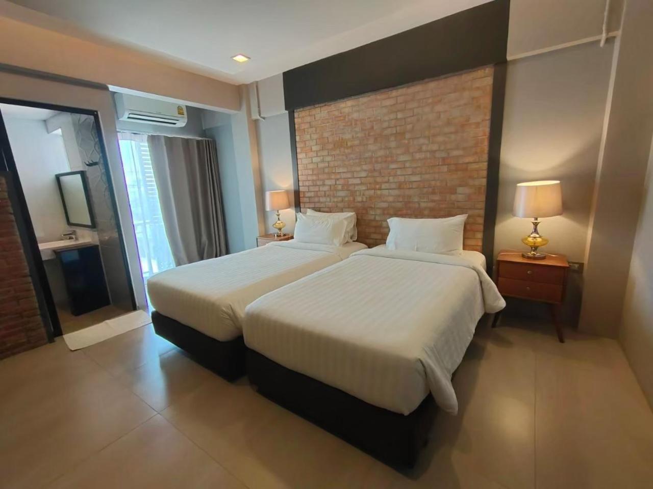 Qoo Hotel Buriram Exteriör bild