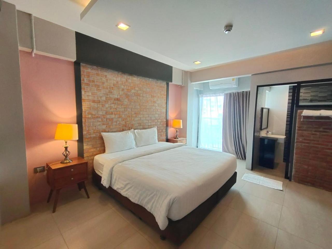 Qoo Hotel Buriram Exteriör bild